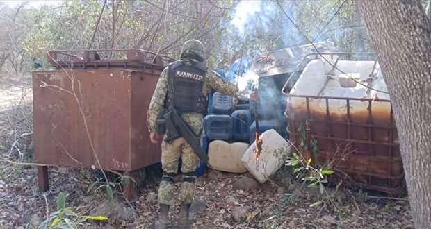 Ejército asegura 2 mil litros de posible metanfetamina en Sinaloa