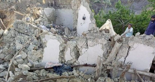 2 mil muertos y 9 mil heridos por terremoto de 6.1 en Afganistán. Foto: especial.