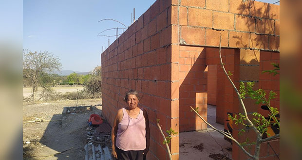 En Tilapa, empresa dejó inconclusas casas tras sismo de 2017, acusan