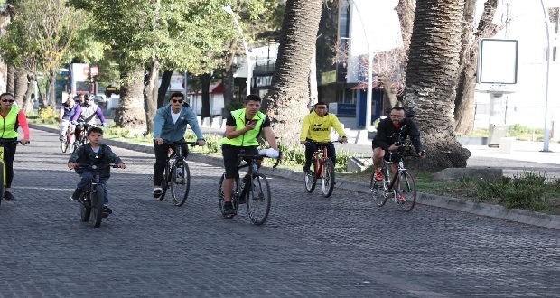 "Gran paseo muy padre" reúne a 650 papás y sus familias