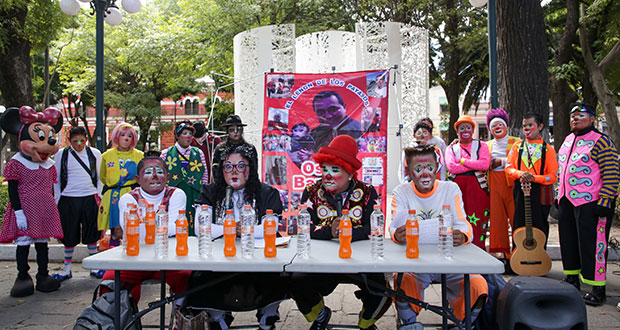 Payasos del zócalo de Puebla denuncian acoso y hostigamiento