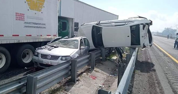 Reportan dos muertos y más de 30 heridos por carambola en la Puebla-Orizaba