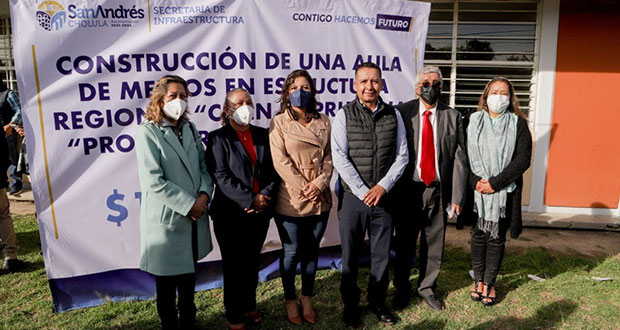 Tlatehui da inicio a construcción de aula de medios en primaria