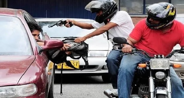 Por aumento de delitos con motos, Comuna buscará que tengan la placa visible