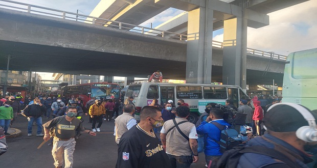 En CDMX, transportistas realizan bloqueos; piden alza en tarifas