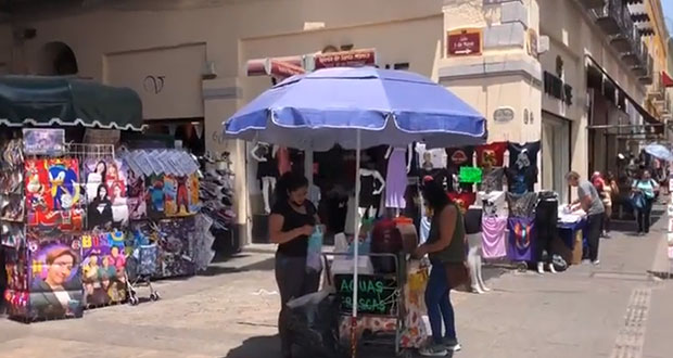 Ambulantes se instalan en CH de Puebla; hay presencia de Policía Municipal