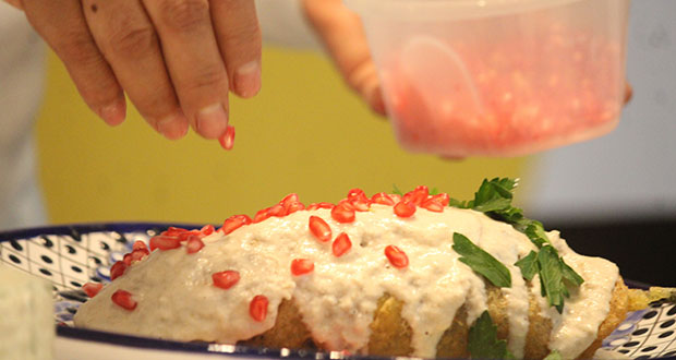 Poblana revela receta centenaria de chiles en nogada; ¿se capean?