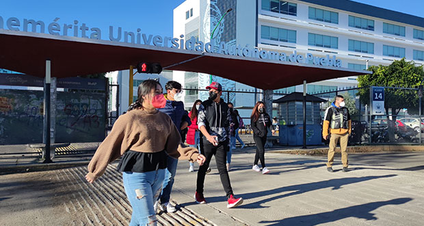 BUAP da la bienvenida a más de 35 mil jóvenes; pide denunciar estafas