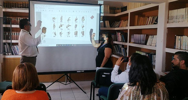 Capacitan a funcionarios de la Segob en Lengua de Señas Mexicana