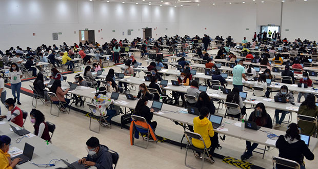 Con tristeza y alegría, estudiantes reaccionan a resultados de admisión en BUAP