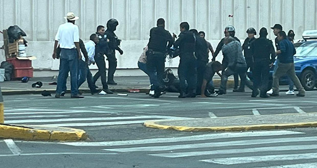 Detienen injustamente a hombre en trifulca de ambulantes en Reforma Sur, acusan