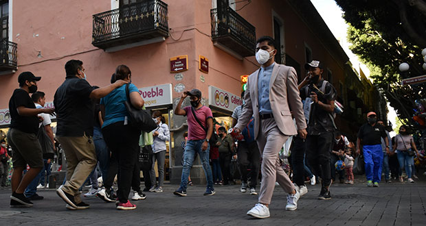 En 4 años, sube 4% población en Puebla sin seguro; carencia en vivienda baja 25%
