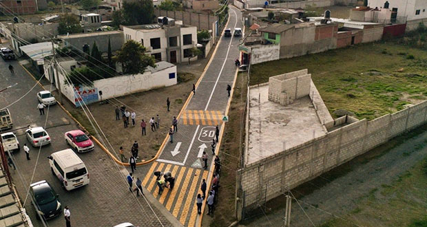 En San Andrés, Tlatehui entrega obras; inicia adoquinamiento de calle