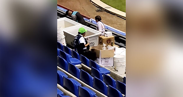En estadio Cuauhtémoc estarían "reciclando vasos usados", acusan
