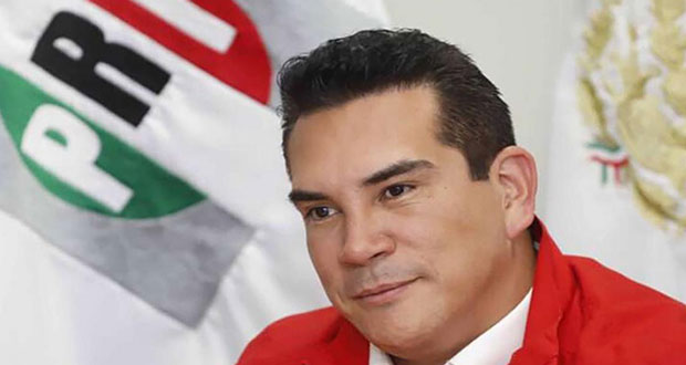 En medio de investigaciones, retienen a líder del PRI en el AICM