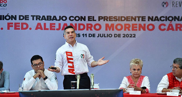 En medios de escándalos, PRI de Puebla respalda en visita a dirigente nacional