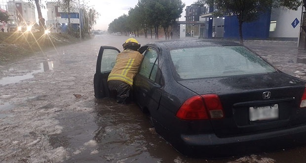 Fuerte lluvia causa inundaciones en Forjadores, las Torres y Romero Vargas