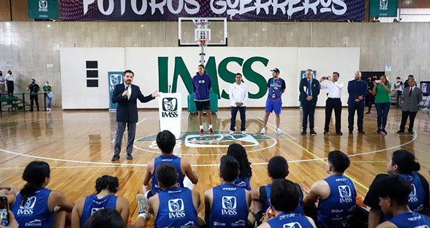 IMSS y Juan Toscano, campeón de NBA, inauguran clínica de basquetbol