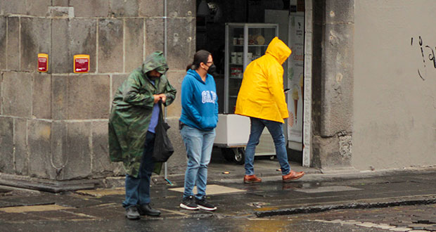 Por Estelle, chubascos en Puebla y 13 estados; temperatura, a 0°