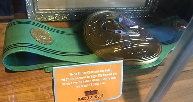 Roban el cinturón de box que Ray Leonard obsequio a Nelson Mandela