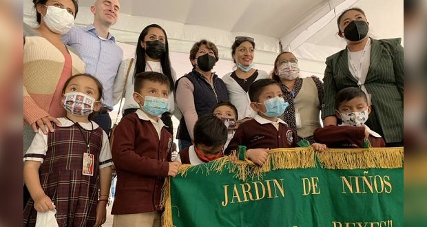 SEP da tarjetas de apoyos en escuelas y llama a evitar deserción 