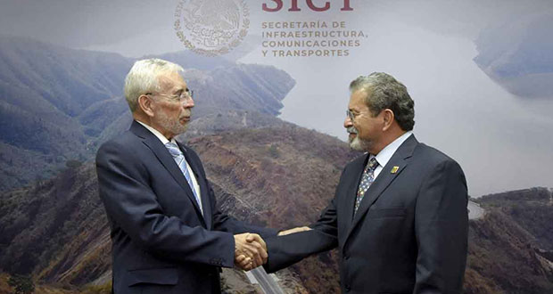 Tras 6 meses, cambian a director del AICM; llega vicealmirante Velázquez