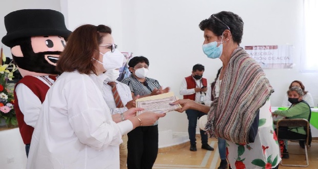 Gobierno de Puebla entrega 11 actas extemporáneas de nacimiento