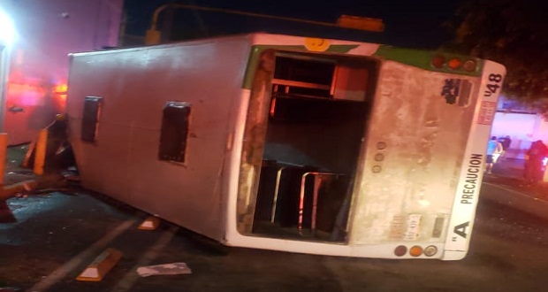 Choque entre Ruta Azteca y particular deja 9 heridos y un menor muerto