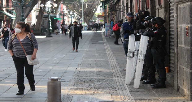 Hay granaderos en CH de Puebla para evitar ambulantes