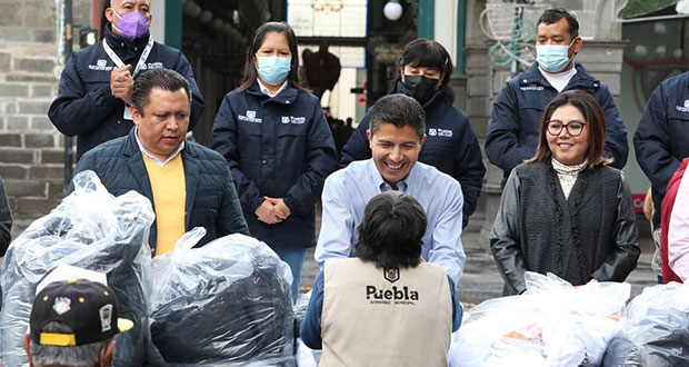 Ayuntamiento de Puebla entrega uniformes a sindicalizados