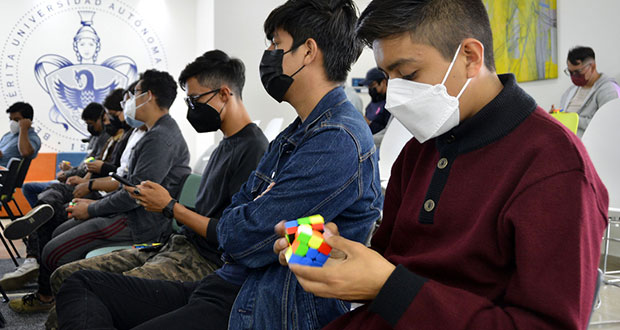 BUAP celebra el Primer Torneo Universitario de cubo de Rubik