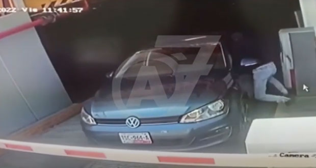 Captan asalto a automovilista en plaza Vía San Ángel, en Puebla