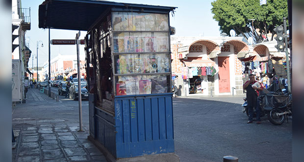 Retiro de casetas de periódicos en CH de Puebla es pactado; van 2: comuna