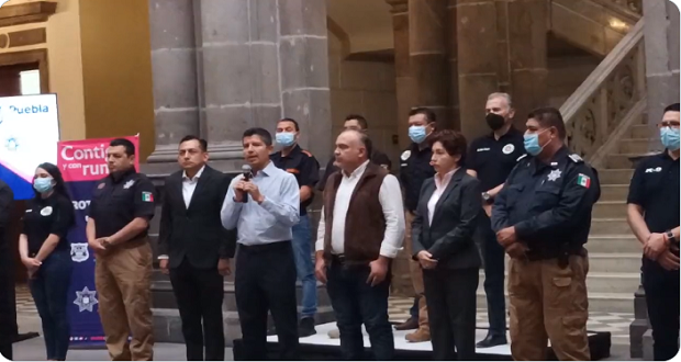 Eduardo Rivera reprueba a policía que recibió "mordida"; pide no generalizar