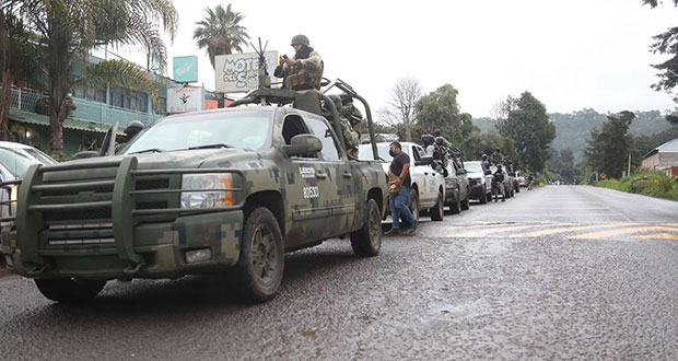 Ejército y GN aseguran a 167 personas con armas en Michoacán