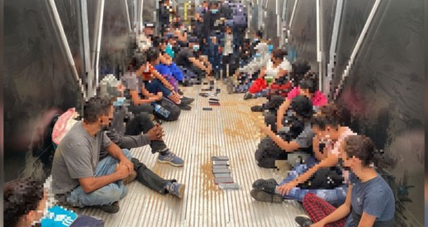 En SLP, rescatan a 47 personas migrantes transportadas en un tráiler
