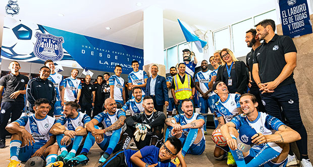 En foto oficial del Club Puebla, participan “Franjabonados”