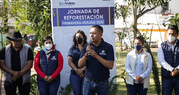 En jornada de forestación de San Andrés plantan 100 encinos y cipreses  