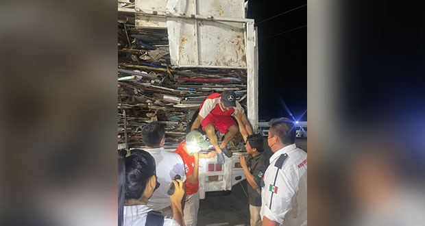 INM en Veracruz localiza a 45 migrantes hacinados y ocultos en tractocamión