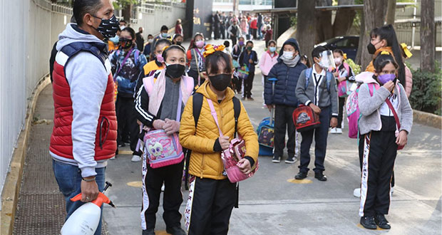 En Puebla, analizan suspender clases en municipios cercanos al Popocatépetl