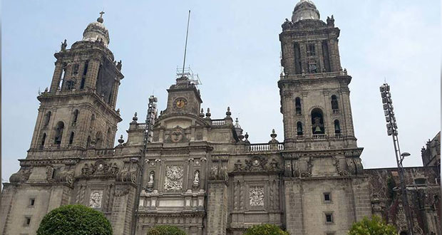 Se desprende fragmento en Catedral Metropolitana tras sismo  