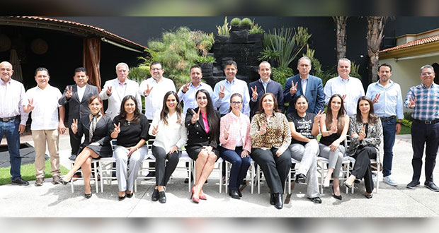Se reúnen liderazgos panistas con Eduardo Rivera, quien aspira a la gubernatura  