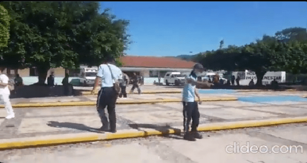 Guardias de seguridad privada agreden a periodista en Xicotepec