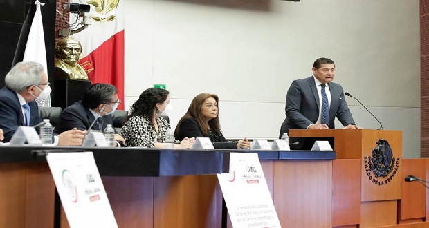 Armenta reconoce vocación de médicos y su lucha por salvar vidas