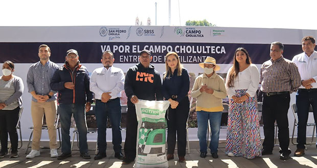 Benefician con 26 toneladas de fertilizantes a 200 cholultecas