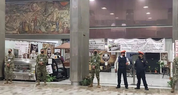 Desalojan plantón de extrabajadores de Mexicana en AICM tras 12 años