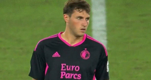Desata conflicto mexicano Santiago Giménez en Feyenoord por penal 