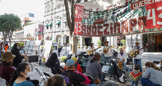 Desde Puebla, apoyan exigencia de justicia por Ayotzinapa a 8 años