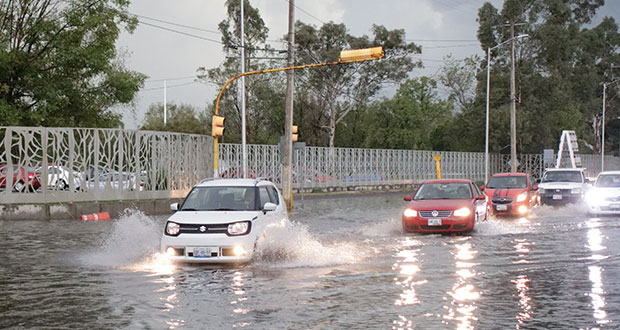 Kay se intensifica a huracán categoría 1; ocasiona lluvias en Puebla  