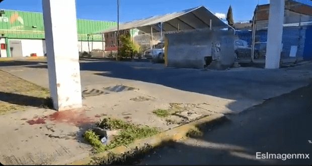 Pasajeros golpean a presunto asaltante de ruta Azteca en Puebla capital